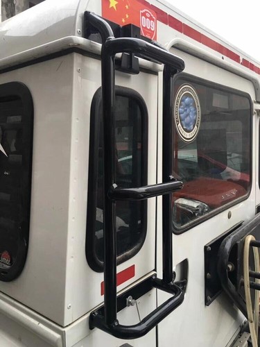 Rear roof rack access - rear,